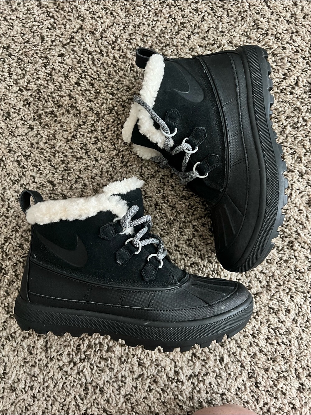 Nike Women’s Woodside Chukka 2 Snow Boots